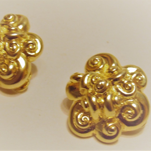 Vintage 80s Curly Stars Gold Tone Clip Earrings - Picture 1 of 4